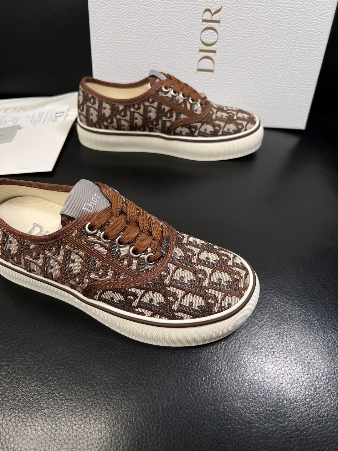 Dior 顶级工艺品 迪奥  专柜同步 原厂配置，意大利进口原版牛皮面料，透气舒适进口水染牛里垫，鞋底：