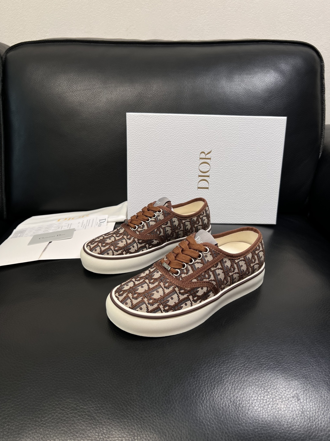 Dior 顶级工艺品 迪奥  专柜同步 原厂配置，意大利进口原版牛皮面料，透气舒适进口水染牛里垫，鞋底：