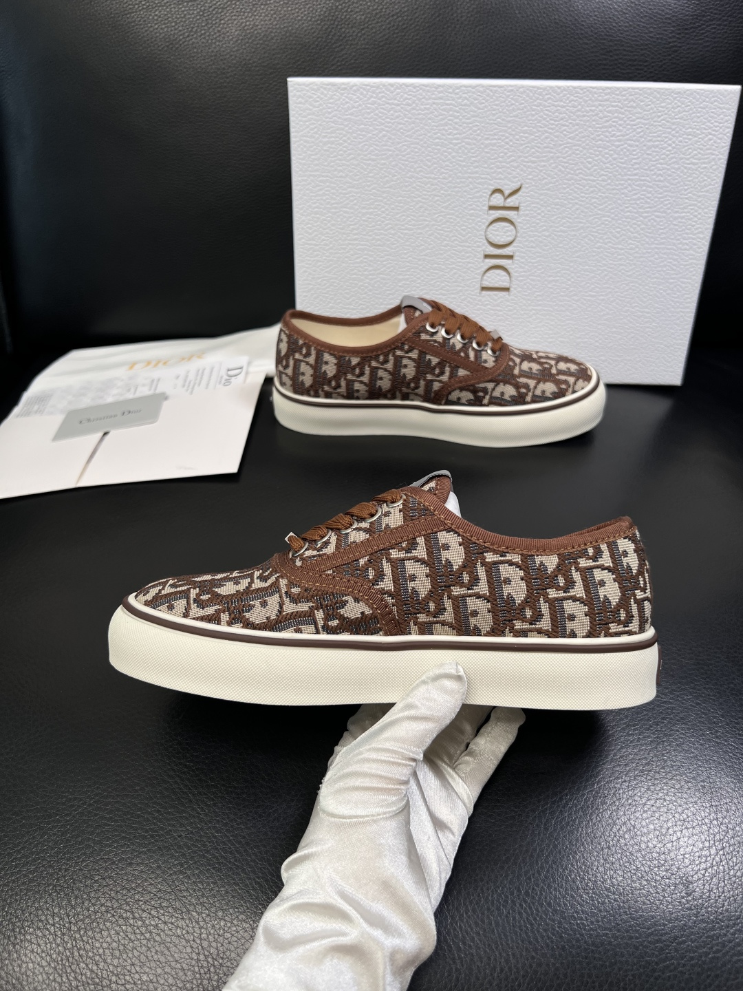 Dior 顶级工艺品 迪奥  专柜同步 原厂配置，意大利进口原版牛皮面料，透气舒适进口水染牛里垫，鞋底：