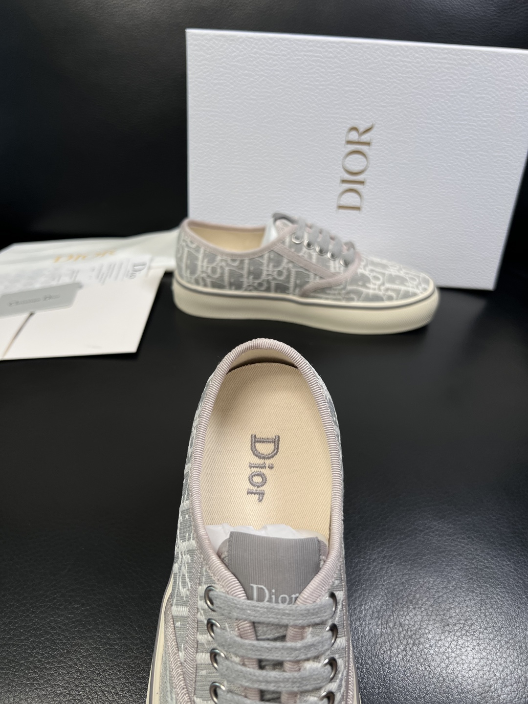 Dior 顶级工艺品 迪奥  专柜同步 原厂配置，意大利进口原版牛皮面料，透气舒适进口水染牛里垫，鞋底：