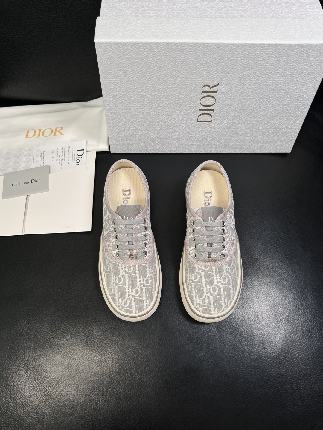 Dior 顶级工艺品 迪奥  专柜同步 原厂配置，意大利进口原版牛皮面料，透气舒适进口水染牛里垫，鞋底：