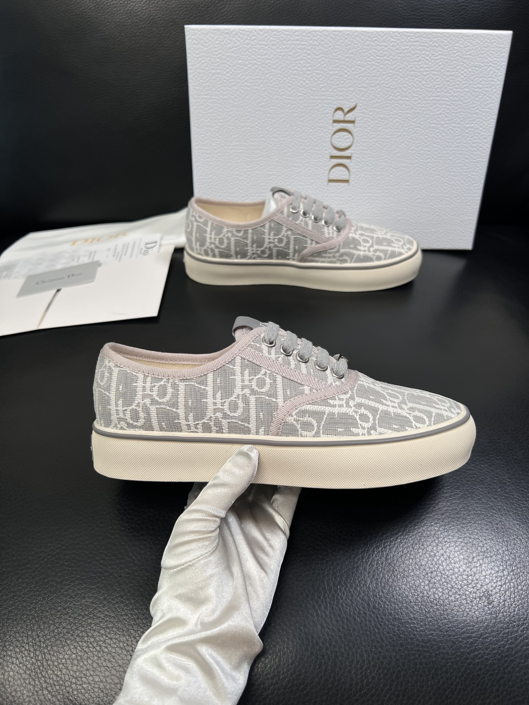 Dior 顶级工艺品 迪奥  专柜同步 原厂配置，意大利进口原版牛皮面料，透气舒适进口水染牛里垫，鞋底：
