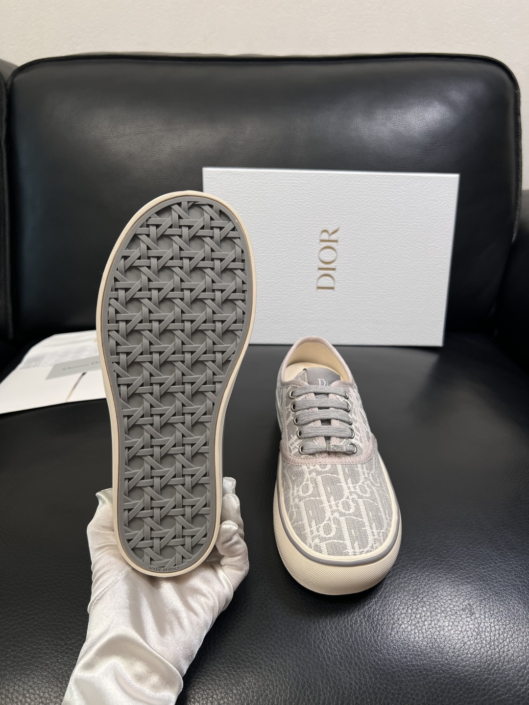 Dior 顶级工艺品 迪奥  专柜同步 原厂配置，意大利进口原版牛皮面料，透气舒适进口水染牛里垫，鞋底：