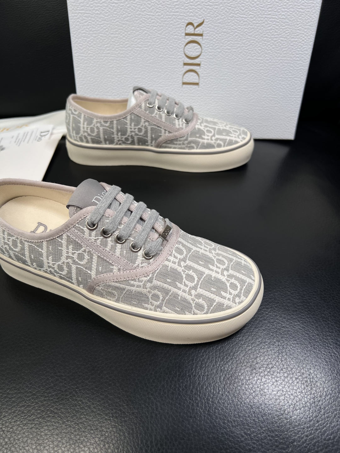 Dior 顶级工艺品 迪奥  专柜同步 原厂配置，意大利进口原版牛皮面料，透气舒适进口水染牛里垫，鞋底：