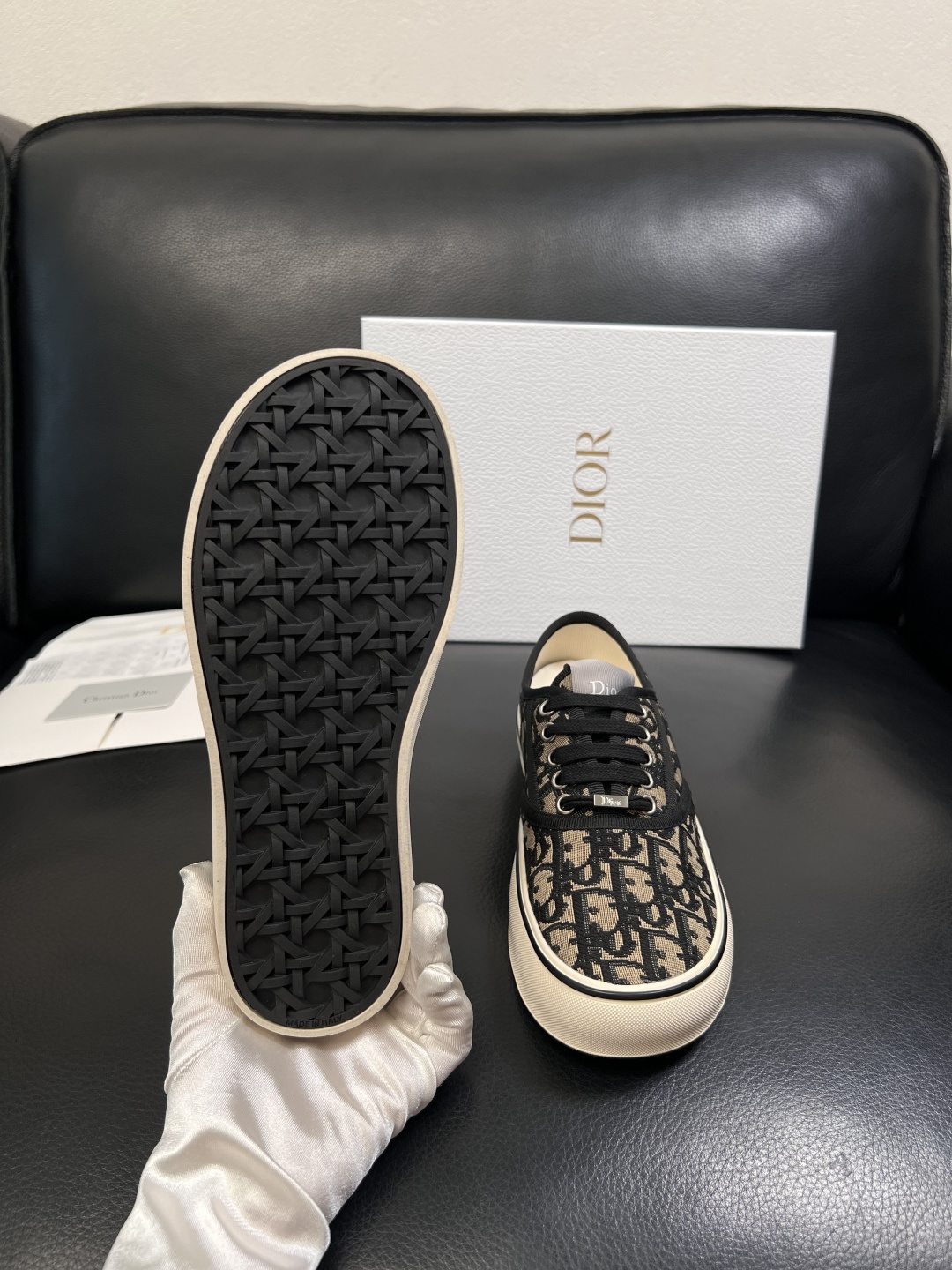 Dior 顶级工艺品 迪奥  专柜同步 原厂配置，意大利进口原版牛皮面料，透气舒适进口水染牛里垫，鞋底：