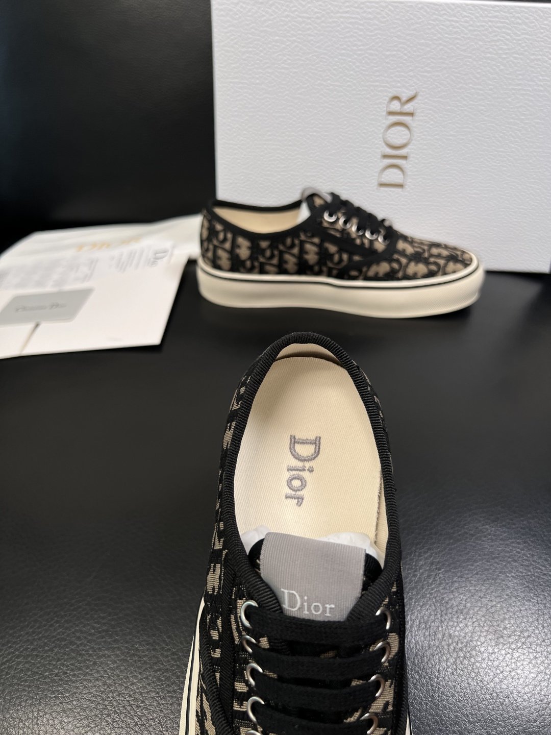 Dior 顶级工艺品 迪奥  专柜同步 原厂配置，意大利进口原版牛皮面料，透气舒适进口水染牛里垫，鞋底：