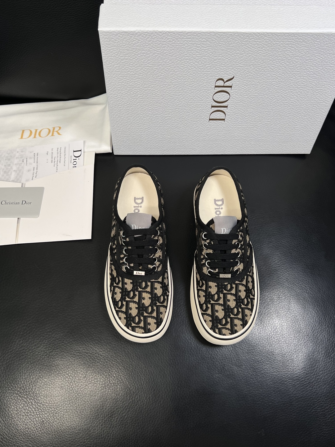 Dior 顶级工艺品 迪奥  专柜同步 原厂配置，意大利进口原版牛皮面料，透气舒适进口水染牛里垫，鞋底：