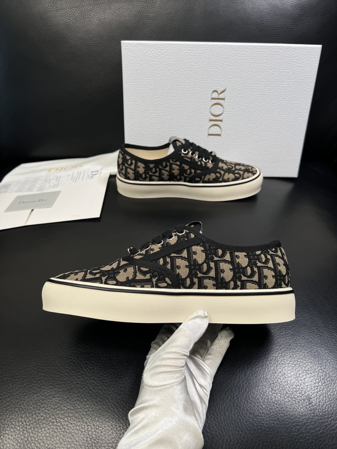 Dior 顶级工艺品 迪奥  专柜同步 原厂配置，意大利进口原版牛皮面料，透气舒适进口水染牛里垫，鞋底：