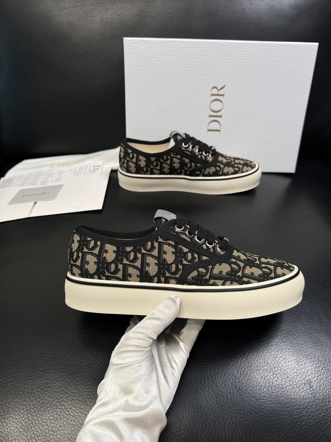 Dior 顶级工艺品 迪奥  专柜同步 原厂配置，意大利进口原版牛皮面料，透气舒适进口水染牛里垫，鞋底：