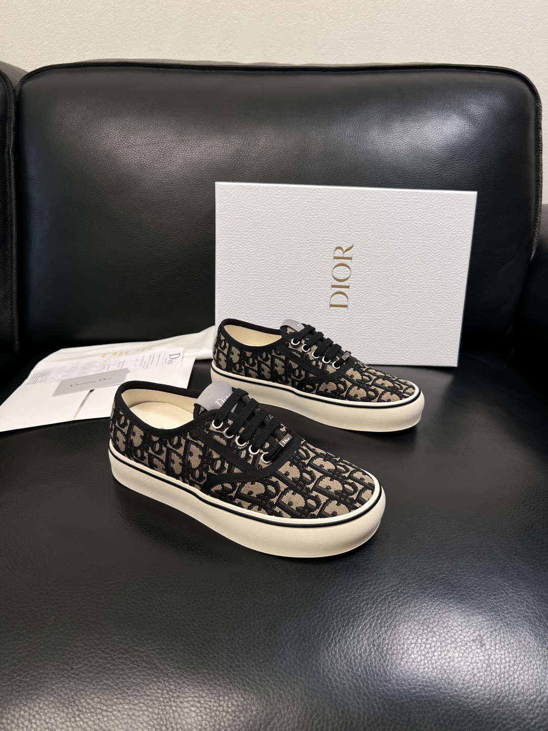 Dior 顶级工艺品 迪奥  专柜同步 原厂配置，意大利进口原版牛皮面料，透气舒适进口水染牛里垫，鞋底：