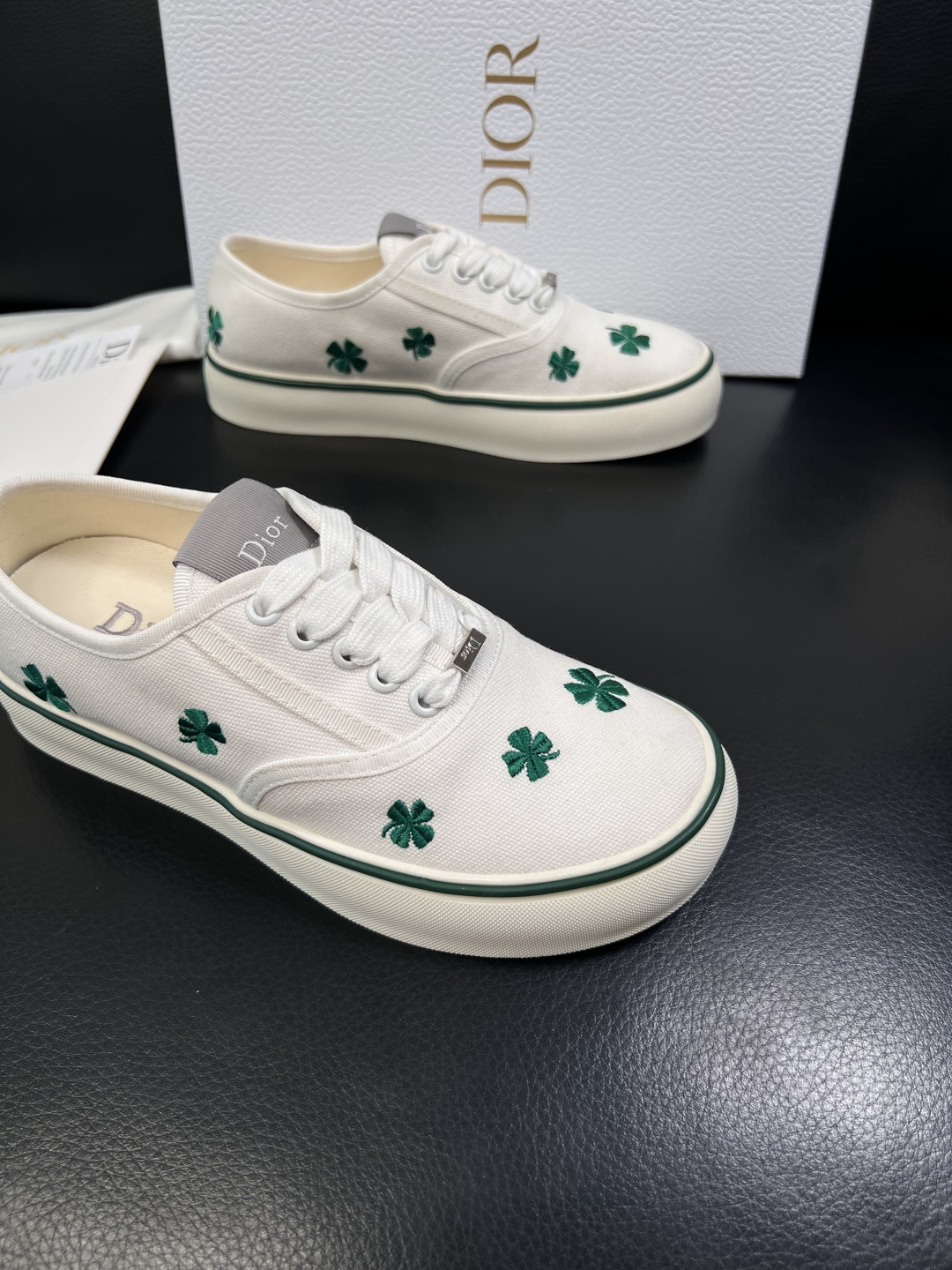 Dior 顶级工艺品 迪奥  专柜同步 原厂配置，意大利进口原版牛皮面料，透气舒适进口水染牛里垫，鞋底：