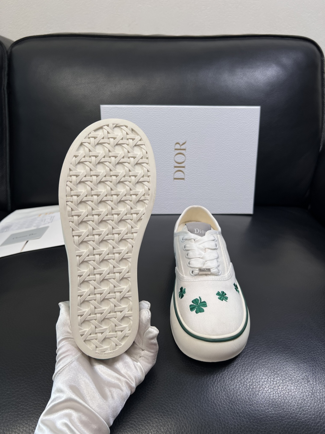 Dior 顶级工艺品 迪奥  专柜同步 原厂配置，意大利进口原版牛皮面料，透气舒适进口水染牛里垫，鞋底：