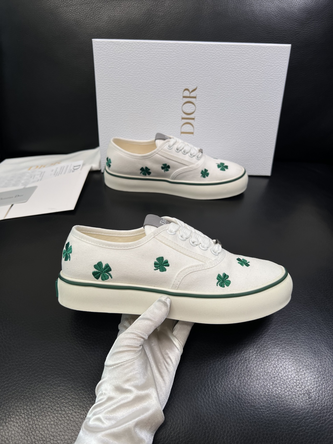 Dior 顶级工艺品 迪奥  专柜同步 原厂配置，意大利进口原版牛皮面料，透气舒适进口水染牛里垫，鞋底：