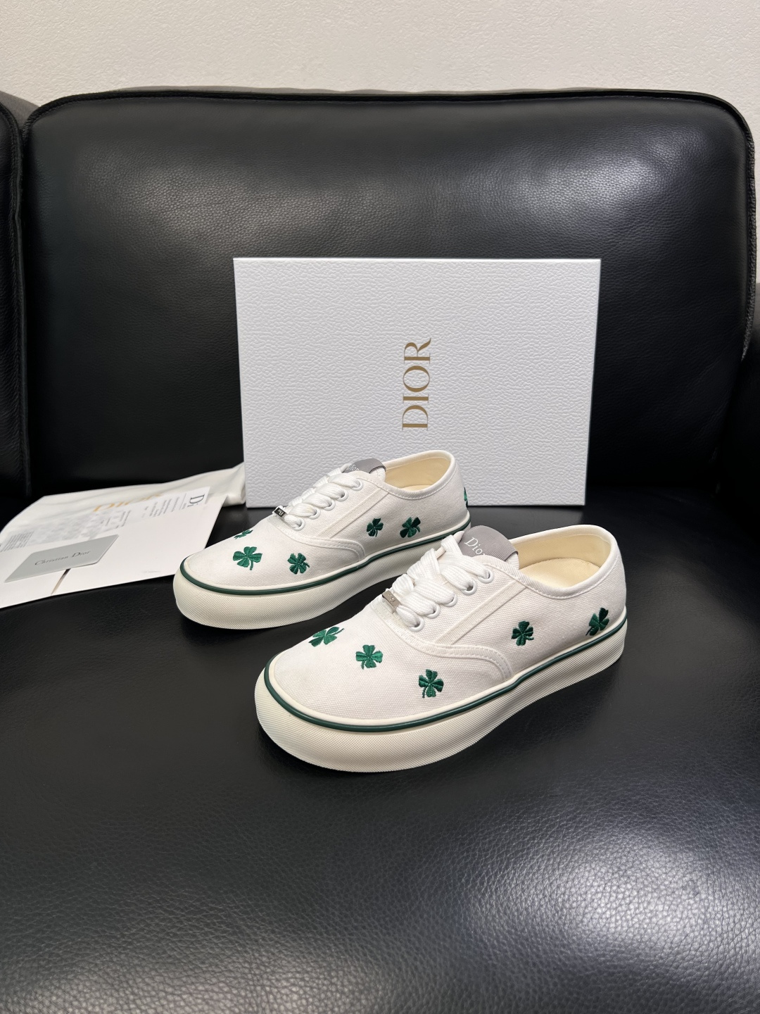 Dior 顶级工艺品 迪奥  专柜同步 原厂配置，意大利进口原版牛皮面料，透气舒适进口水染牛里垫，鞋底：