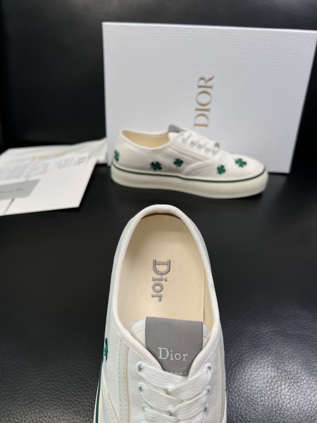 Dior 顶级工艺品 迪奥  专柜同步 原厂配置，意大利进口原版牛皮面料，透气舒适进口水染牛里垫，鞋底：