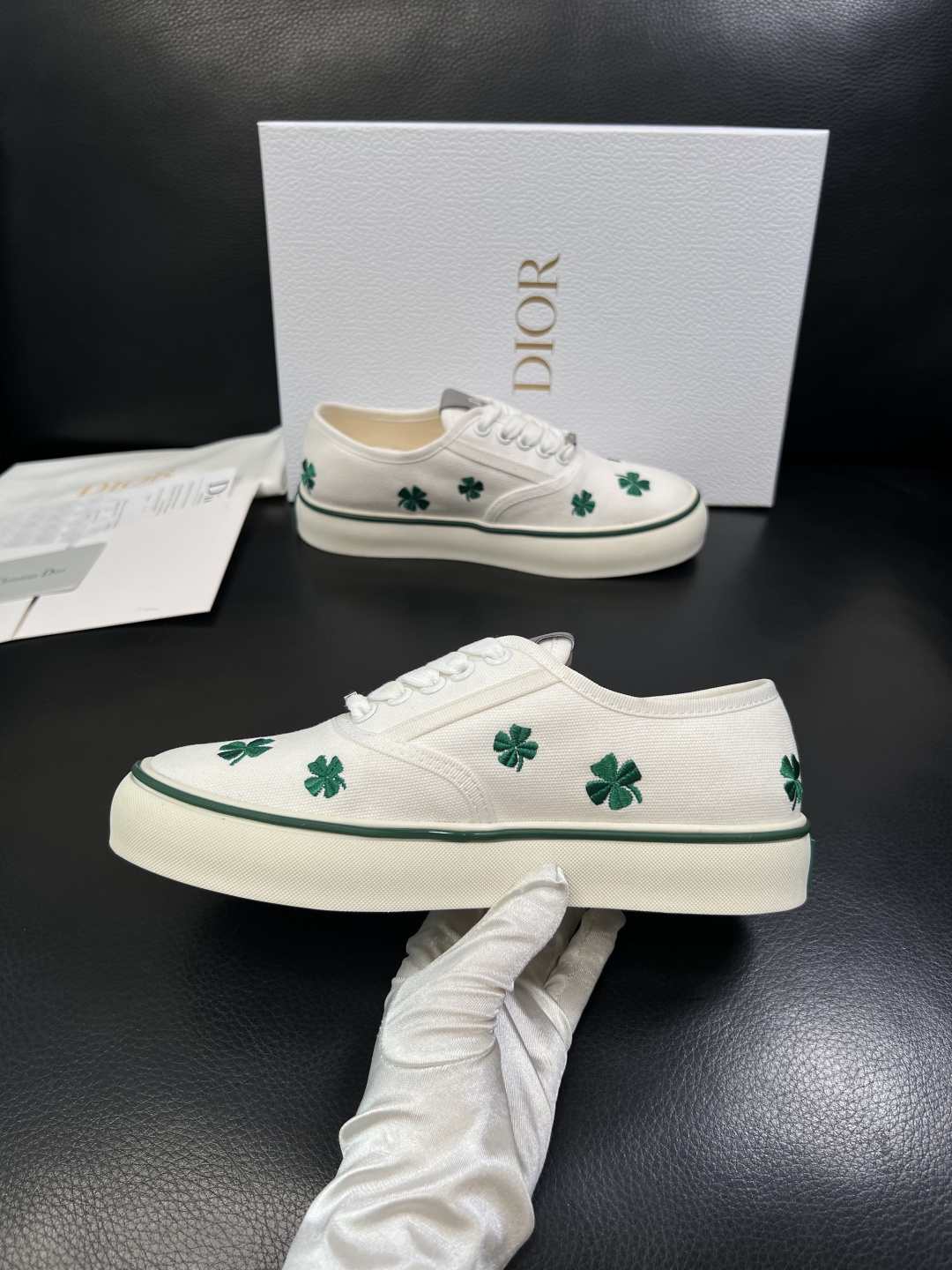 Dior 顶级工艺品 迪奥  专柜同步 原厂配置，意大利进口原版牛皮面料，透气舒适进口水染牛里垫，鞋底：