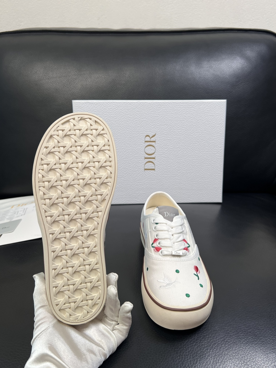 Dior 顶级工艺品 迪奥  专柜同步 原厂配置，意大利进口原版牛皮面料，透气舒适进口水染牛里垫，鞋底：
