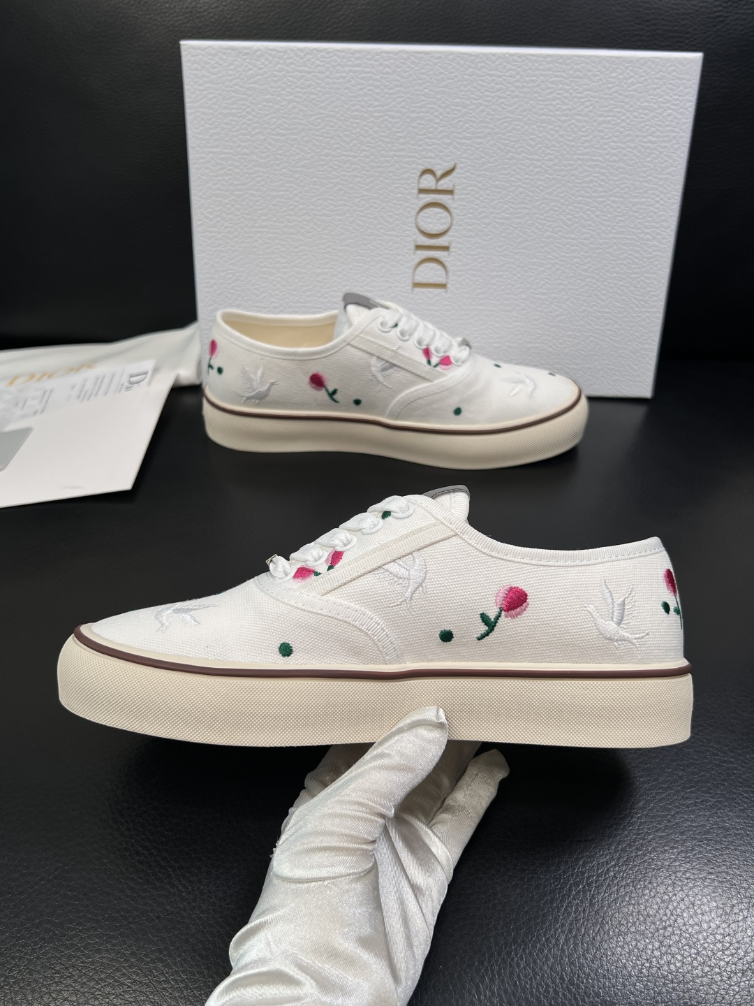 Dior 顶级工艺品 迪奥  专柜同步 原厂配置，意大利进口原版牛皮面料，透气舒适进口水染牛里垫，鞋底：