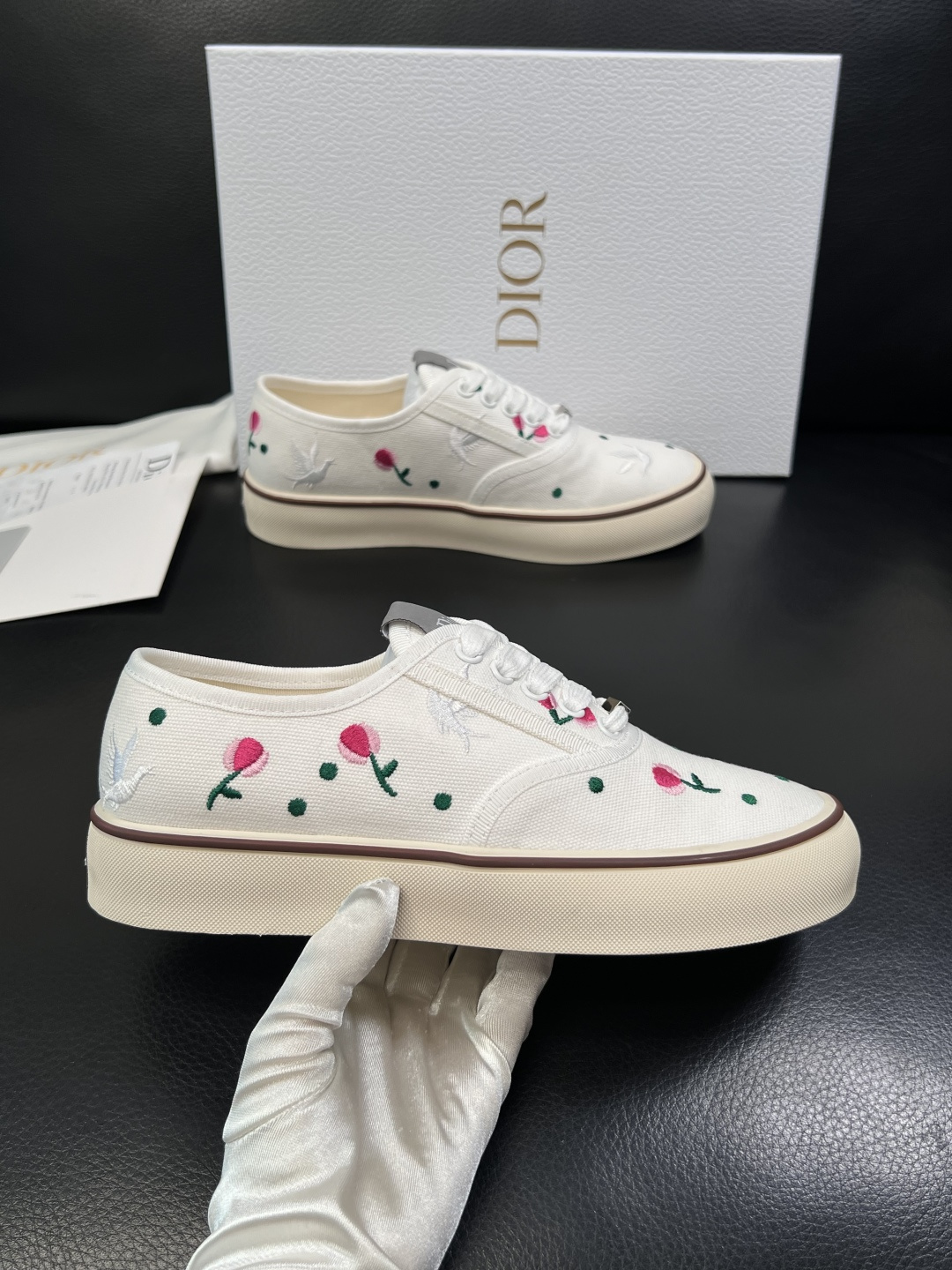 Dior 顶级工艺品 迪奥  专柜同步 原厂配置，意大利进口原版牛皮面料，透气舒适进口水染牛里垫，鞋底：