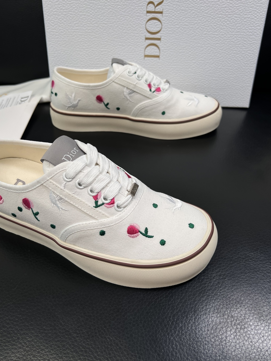 Dior 顶级工艺品 迪奥  专柜同步 原厂配置，意大利进口原版牛皮面料，透气舒适进口水染牛里垫，鞋底：