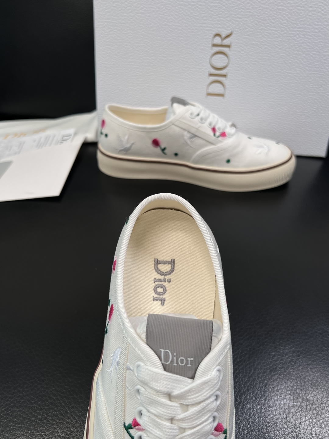 Dior 顶级工艺品 迪奥  专柜同步 原厂配置，意大利进口原版牛皮面料，透气舒适进口水染牛里垫，鞋底：