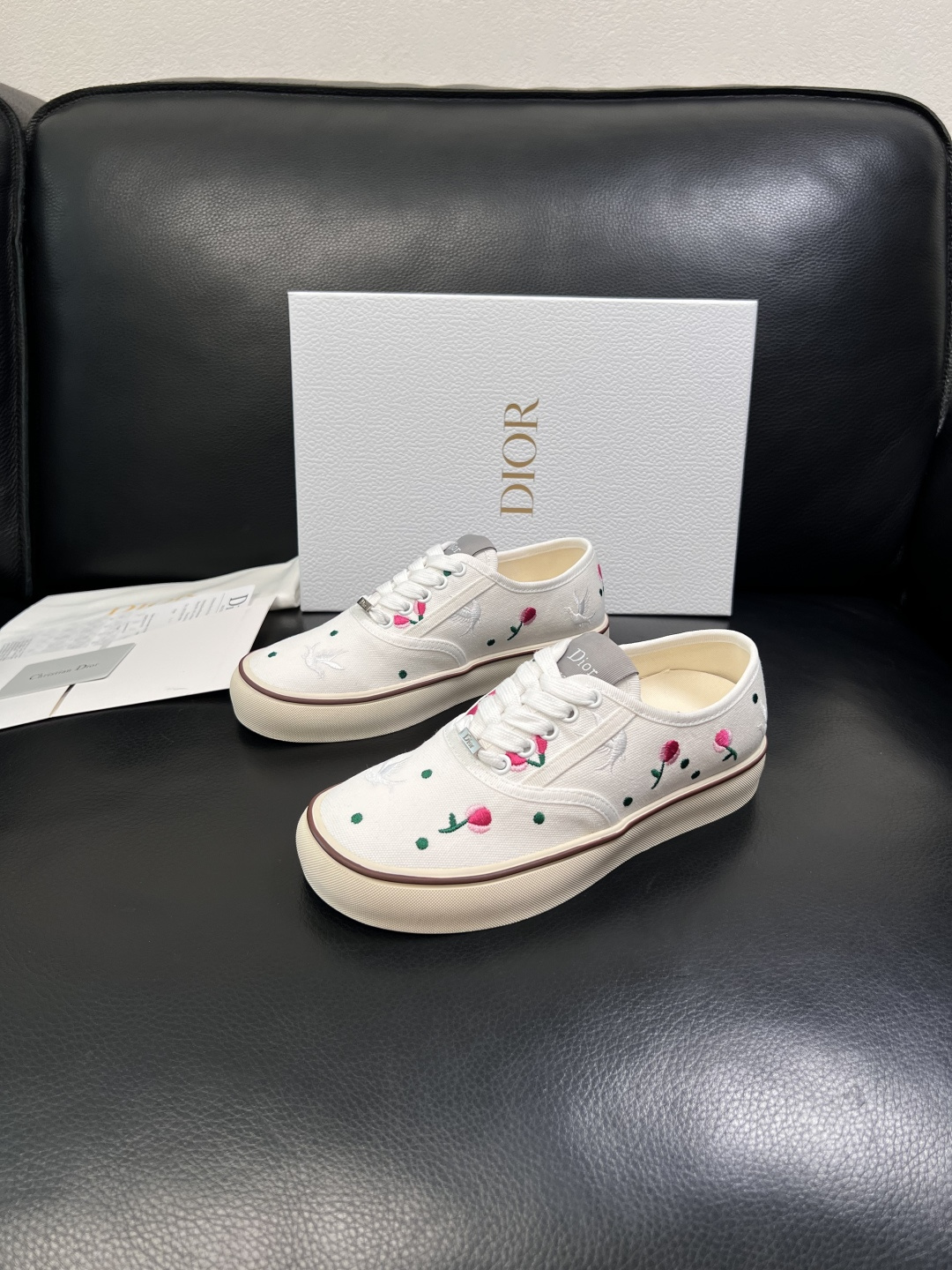 Dior 顶级工艺品 迪奥  专柜同步 原厂配置，意大利进口原版牛皮面料，透气舒适进口水染牛里垫，鞋底：