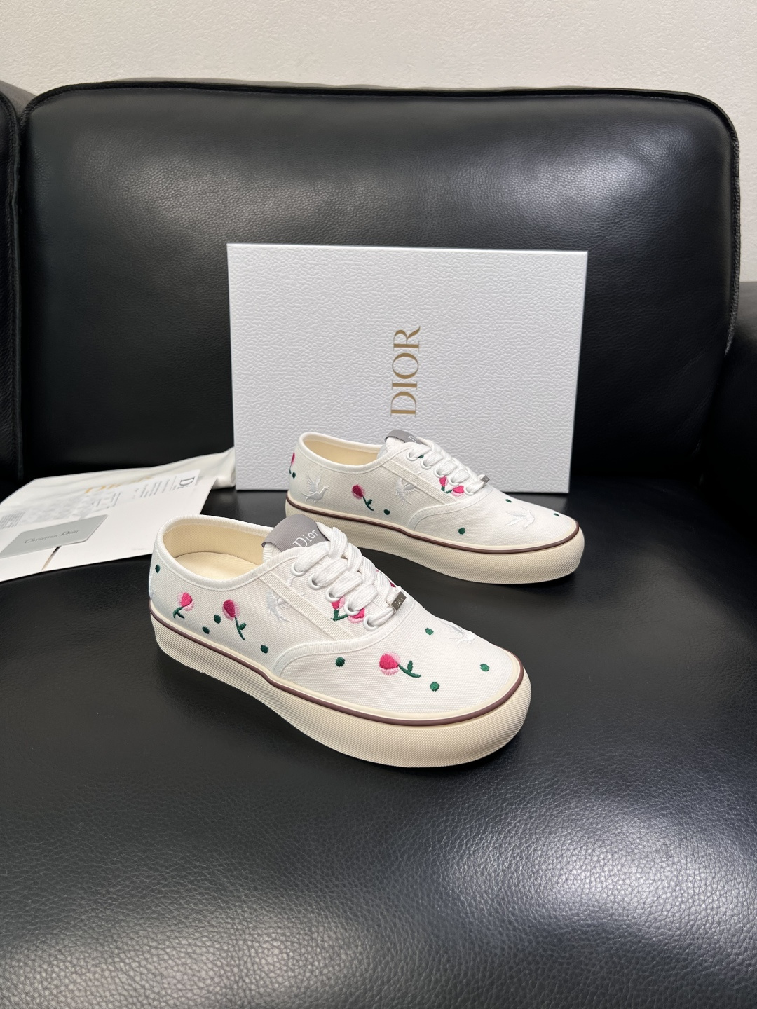 Dior 顶级工艺品 迪奥  专柜同步 原厂配置，意大利进口原版牛皮面料，透气舒适进口水染牛里垫，鞋底：
