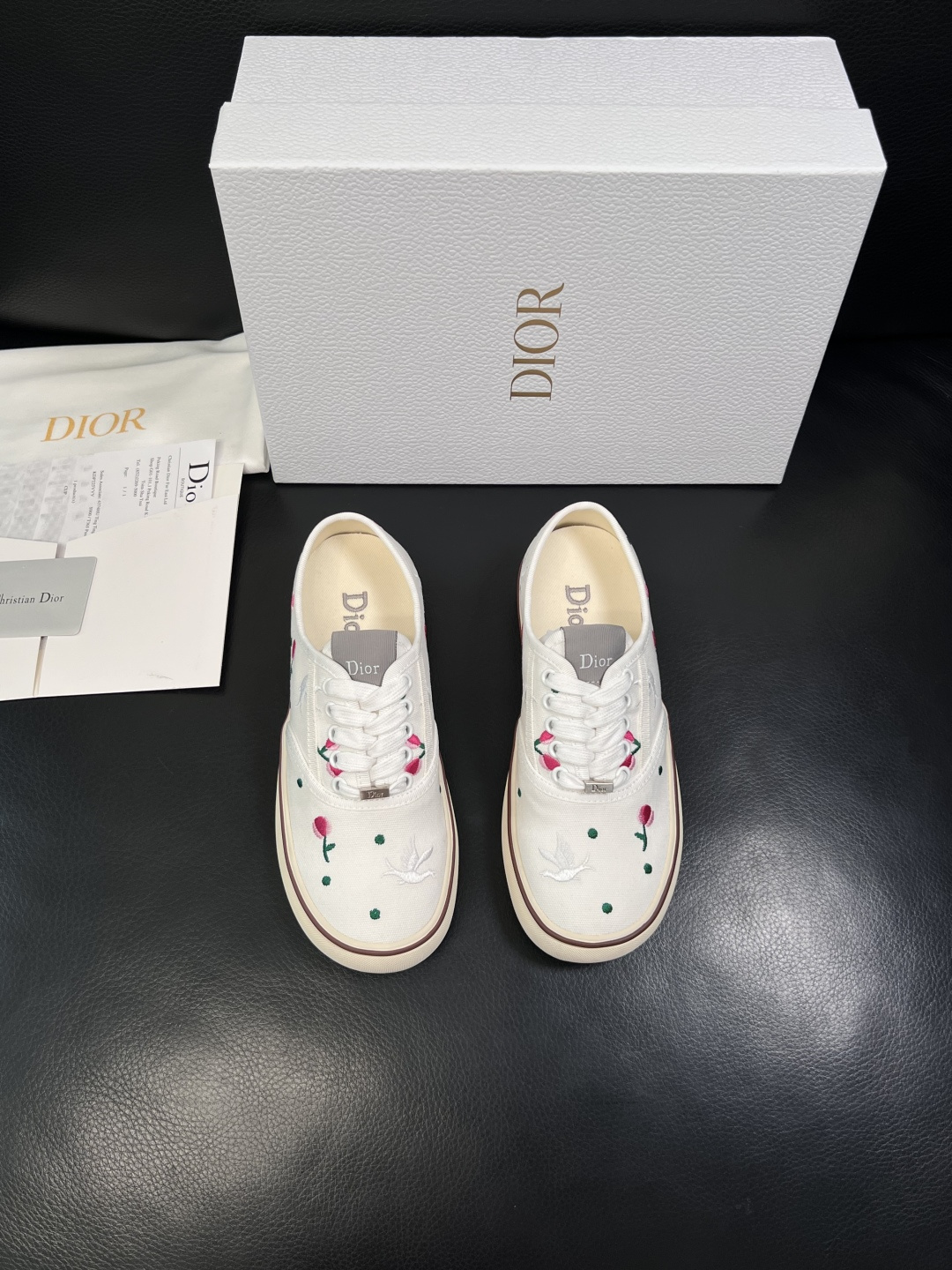 Dior 顶级工艺品 迪奥  专柜同步 原厂配置，意大利进口原版牛皮面料，透气舒适进口水染牛里垫，鞋底：