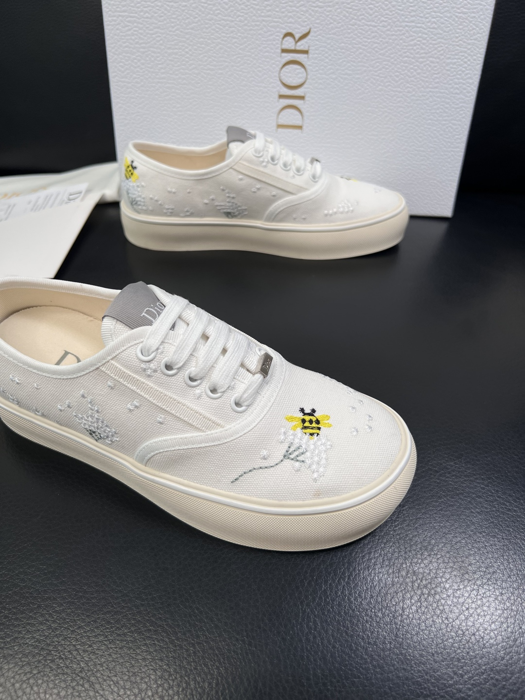 Dior 顶级工艺品 迪奥  专柜同步 原厂配置，意大利进口原版牛皮面料，透气舒适进口水染牛里垫，鞋底：