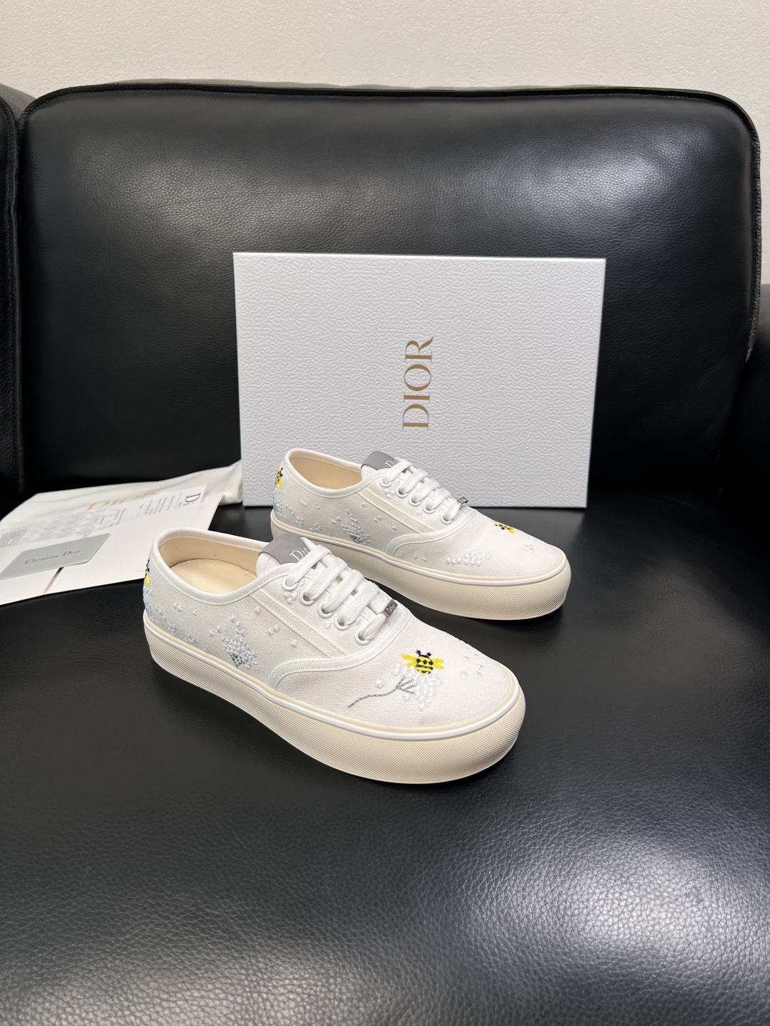 Dior 顶级工艺品 迪奥  专柜同步 原厂配置，意大利进口原版牛皮面料，透气舒适进口水染牛里垫，鞋底：