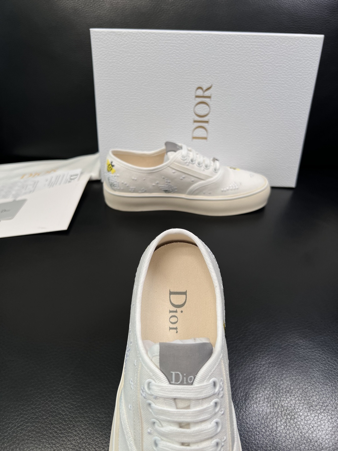 Dior 顶级工艺品 迪奥  专柜同步 原厂配置，意大利进口原版牛皮面料，透气舒适进口水染牛里垫，鞋底：