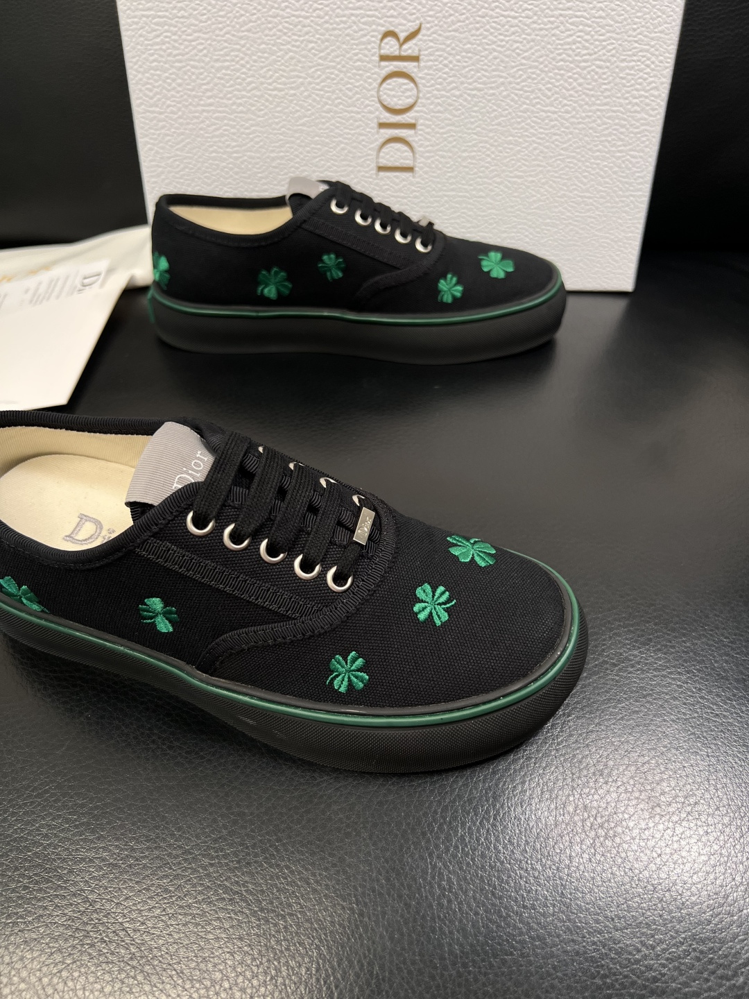 Dior 顶级工艺品 迪奥  专柜同步 原厂配置，意大利进口原版牛皮面料，透气舒适进口水染牛里垫，鞋底：