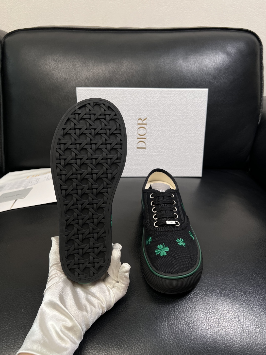 Dior 顶级工艺品 迪奥  专柜同步 原厂配置，意大利进口原版牛皮面料，透气舒适进口水染牛里垫，鞋底：