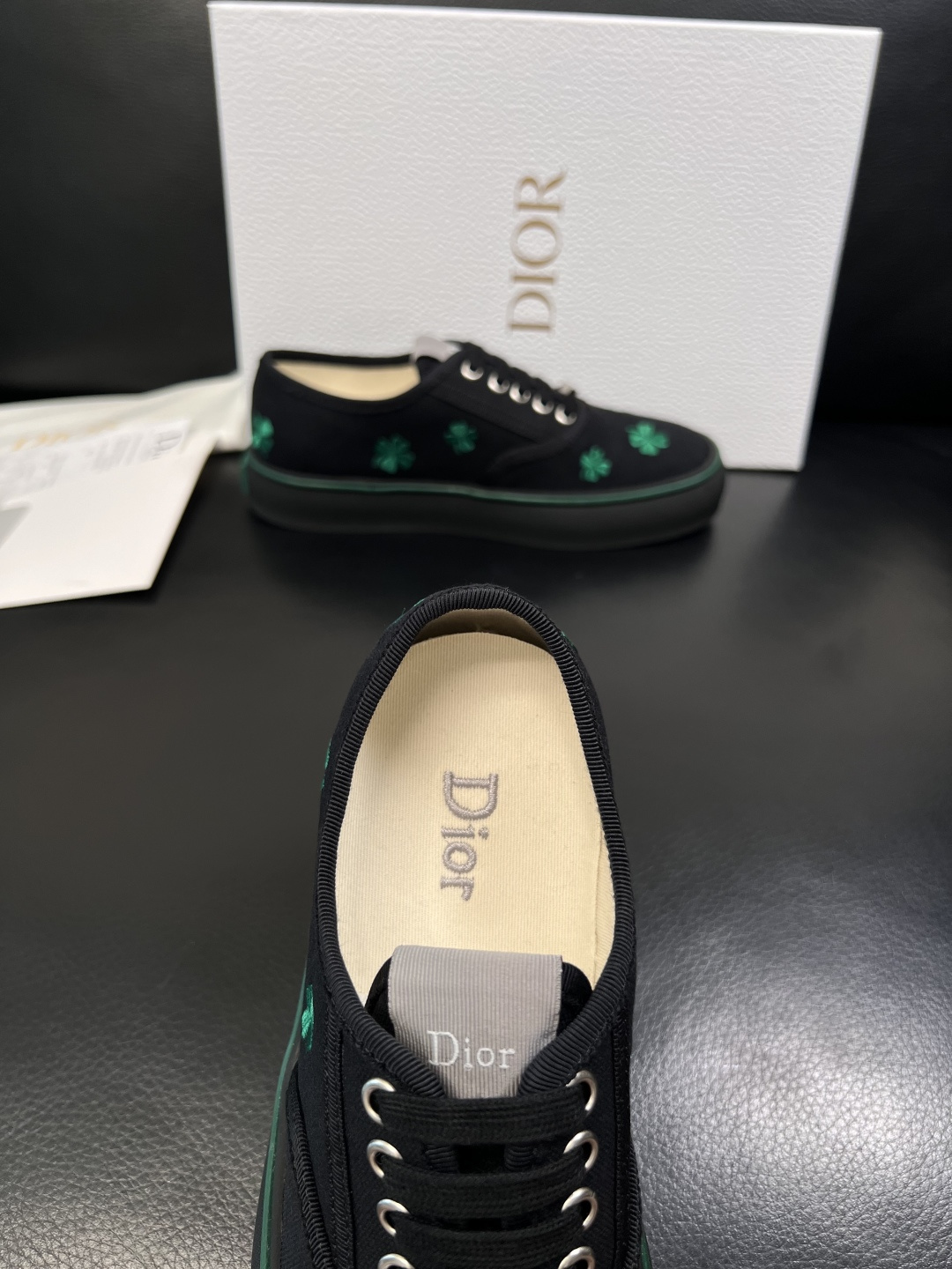 Dior 顶级工艺品 迪奥  专柜同步 原厂配置，意大利进口原版牛皮面料，透气舒适进口水染牛里垫，鞋底：