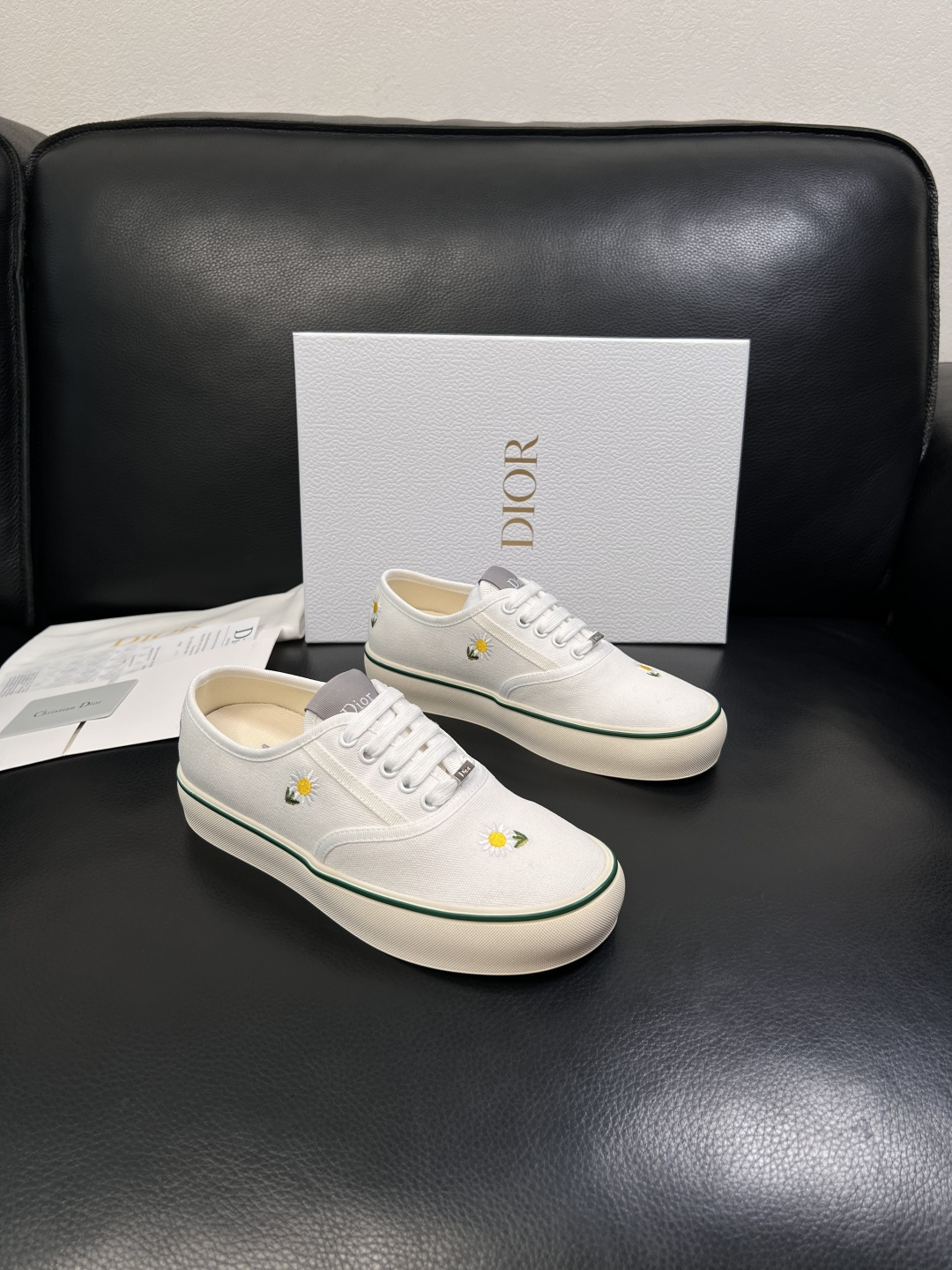 Dior 顶级工艺品 迪奥  专柜同步 原厂配置，意大利进口原版牛皮面料，透气舒适进口水染牛里垫，鞋底：