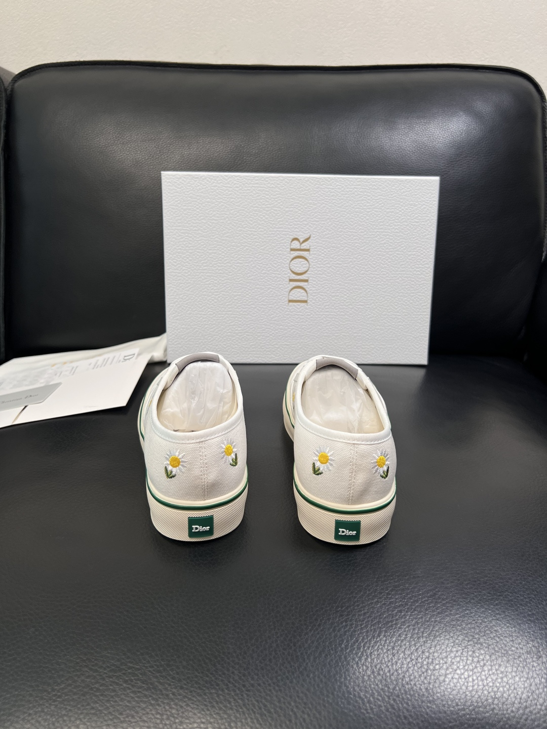 Dior 顶级工艺品 迪奥  专柜同步 原厂配置，意大利进口原版牛皮面料，透气舒适进口水染牛里垫，鞋底：