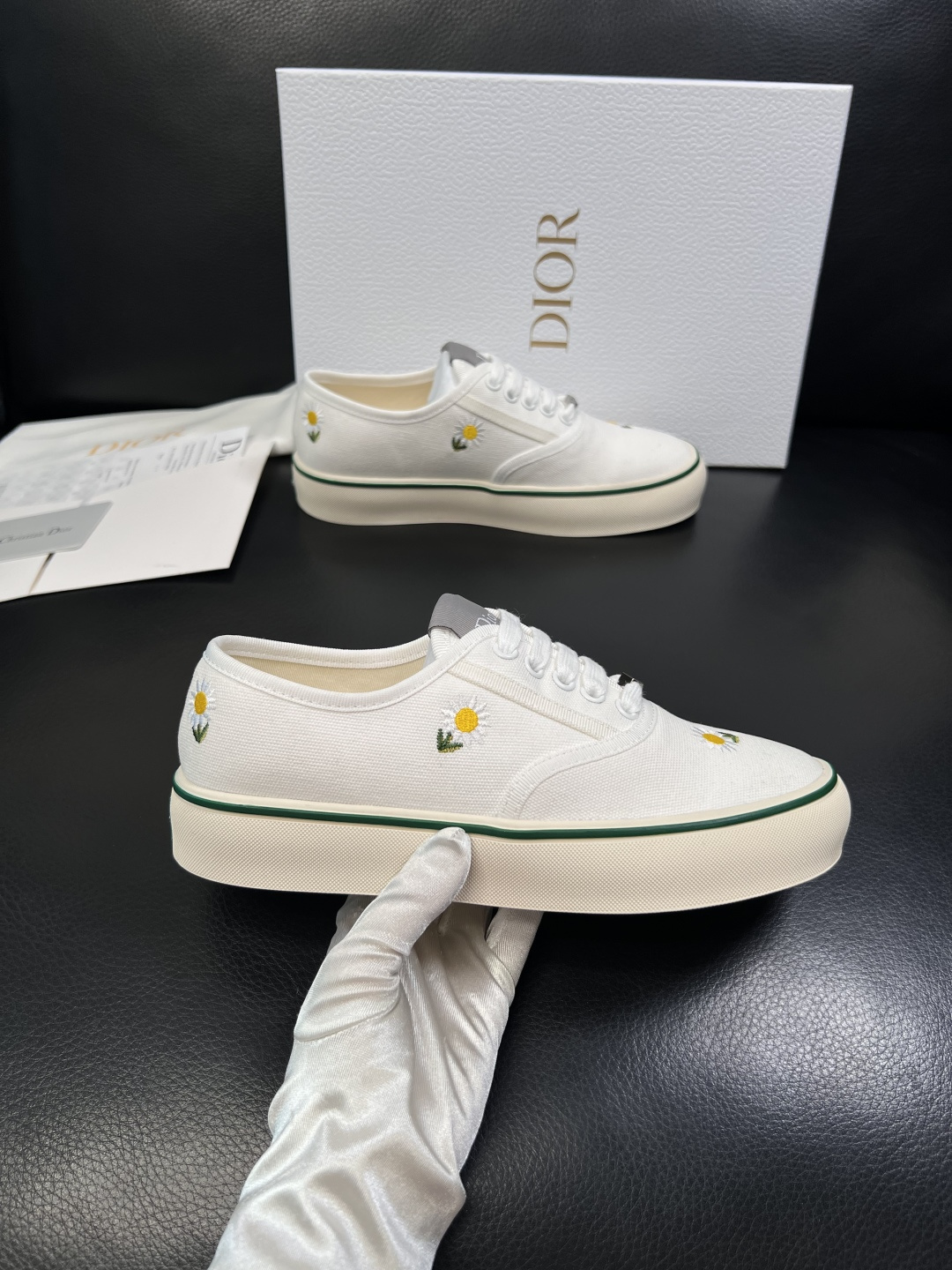 Dior 顶级工艺品 迪奥  专柜同步 原厂配置，意大利进口原版牛皮面料，透气舒适进口水染牛里垫，鞋底：