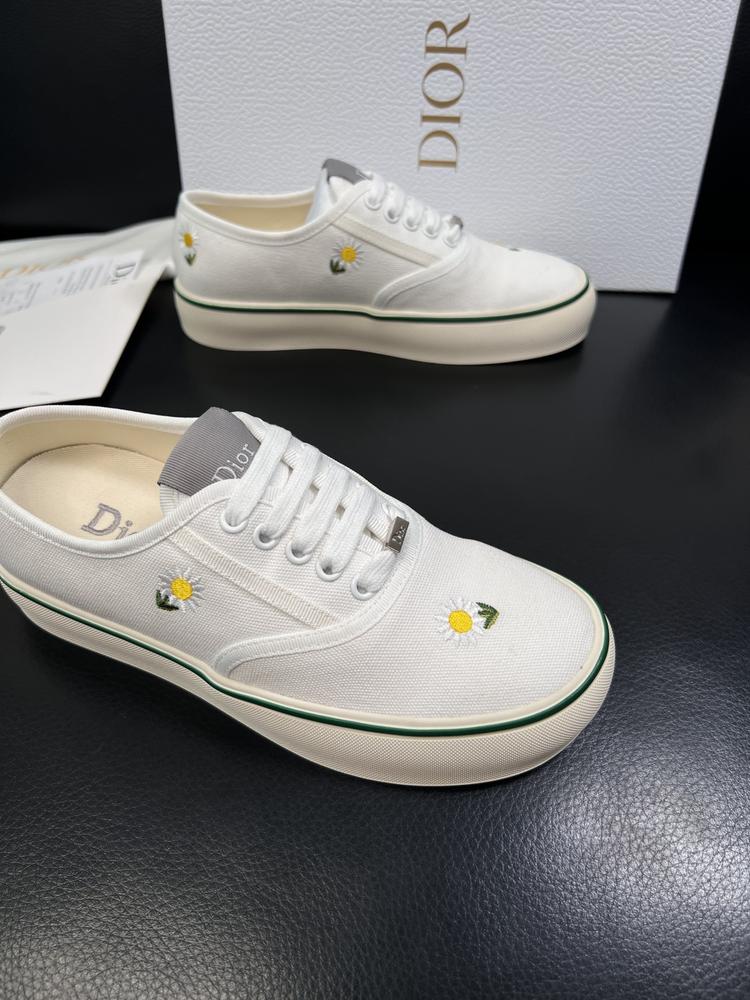 Dior 顶级工艺品 迪奥  专柜同步 原厂配置，意大利进口原版牛皮面料，透气舒适进口水染牛里垫，鞋底：