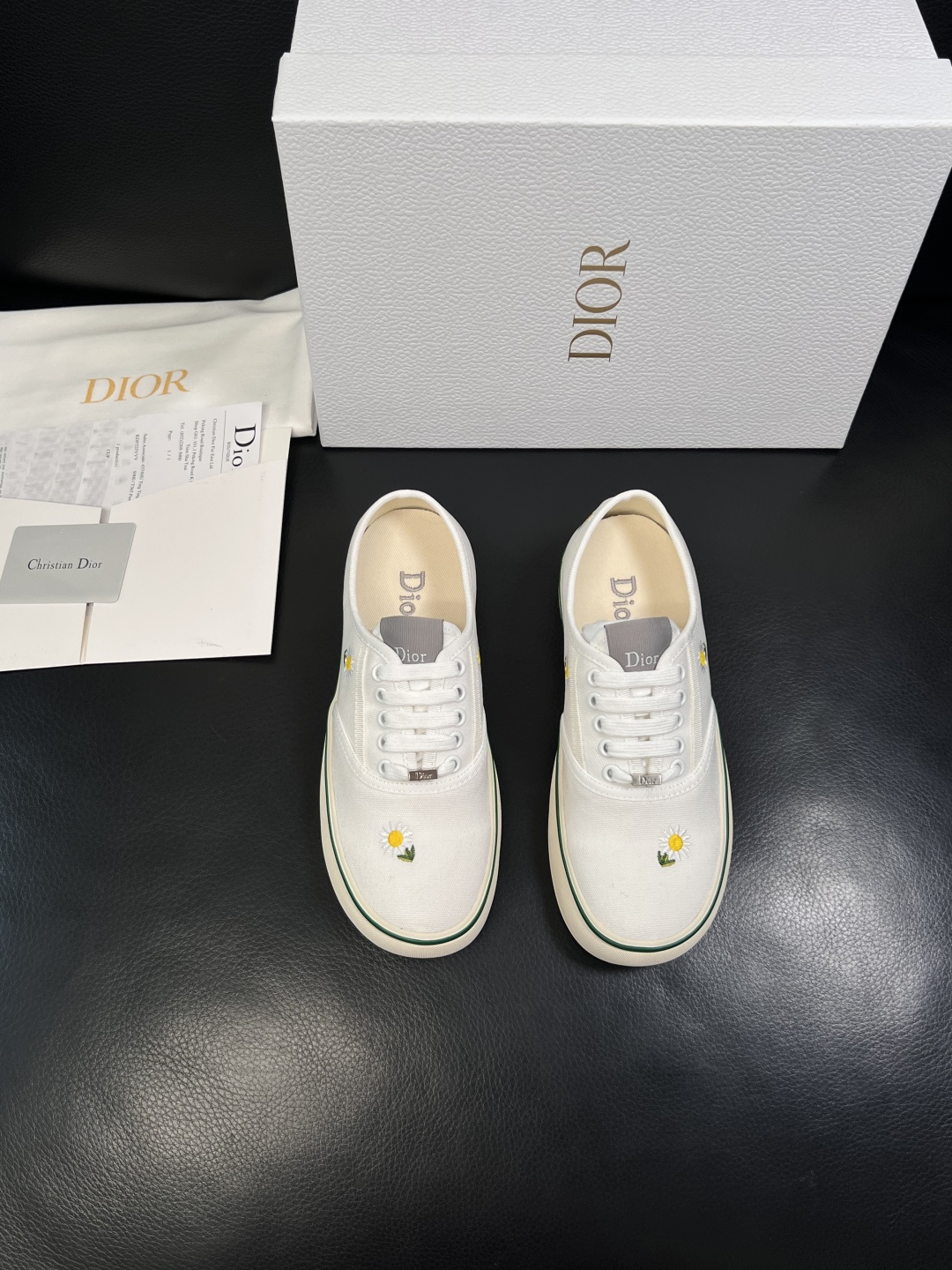 Dior 顶级工艺品 迪奥  专柜同步 原厂配置，意大利进口原版牛皮面料，透气舒适进口水染牛里垫，鞋底：
