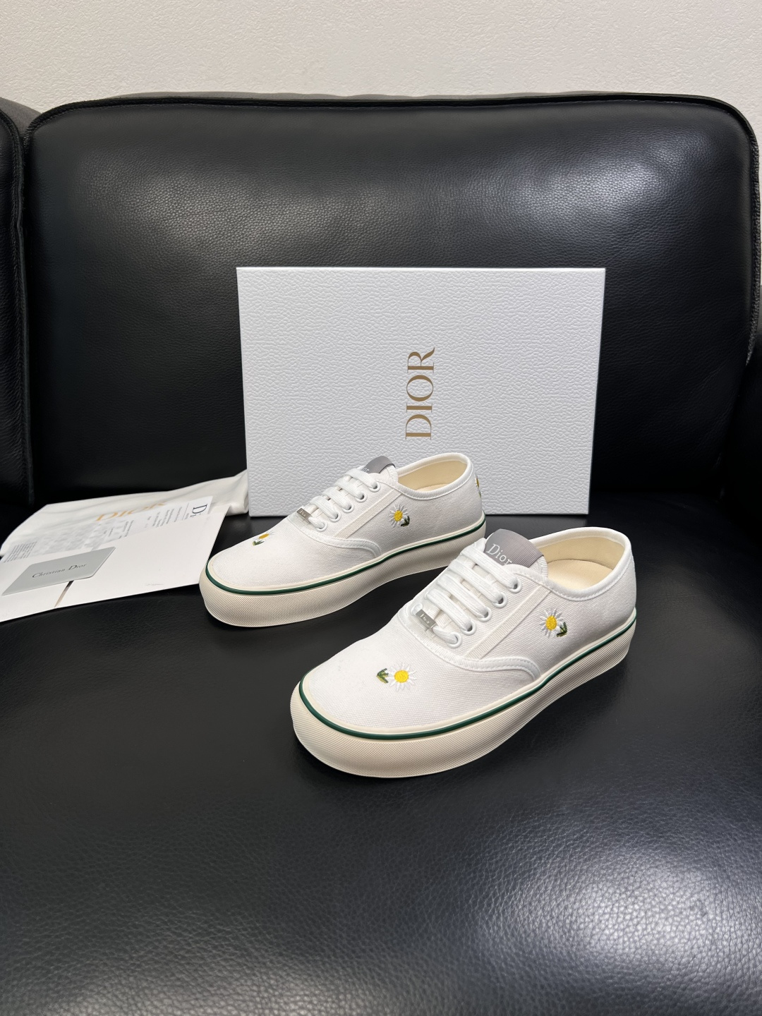 Dior 顶级工艺品 迪奥  专柜同步 原厂配置，意大利进口原版牛皮面料，透气舒适进口水染牛里垫，鞋底：