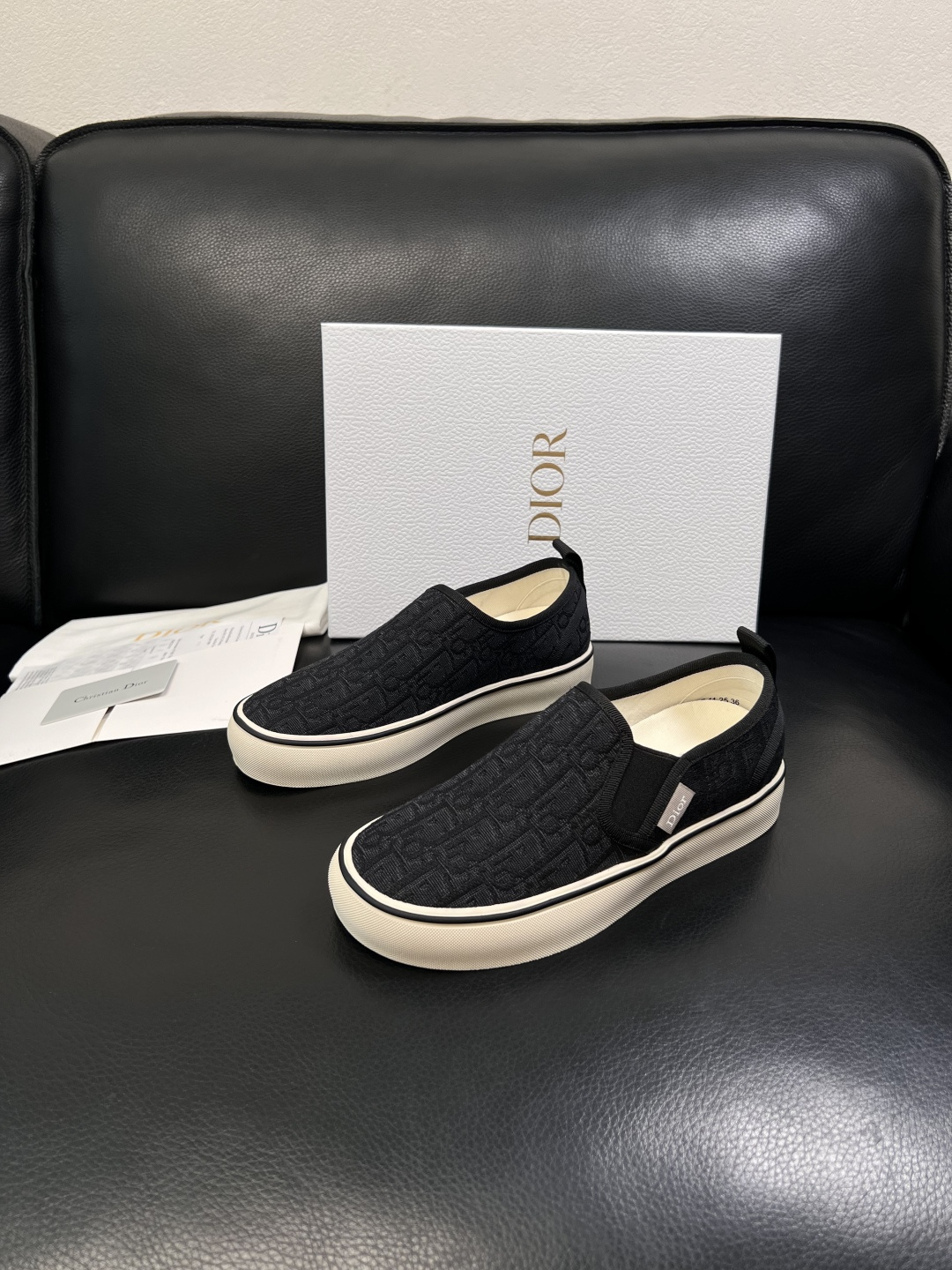Dior 顶级工艺品 迪奥  专柜同步 原厂配置，意大利进口原版牛皮面料，透气舒适进口水染牛里垫，鞋底：