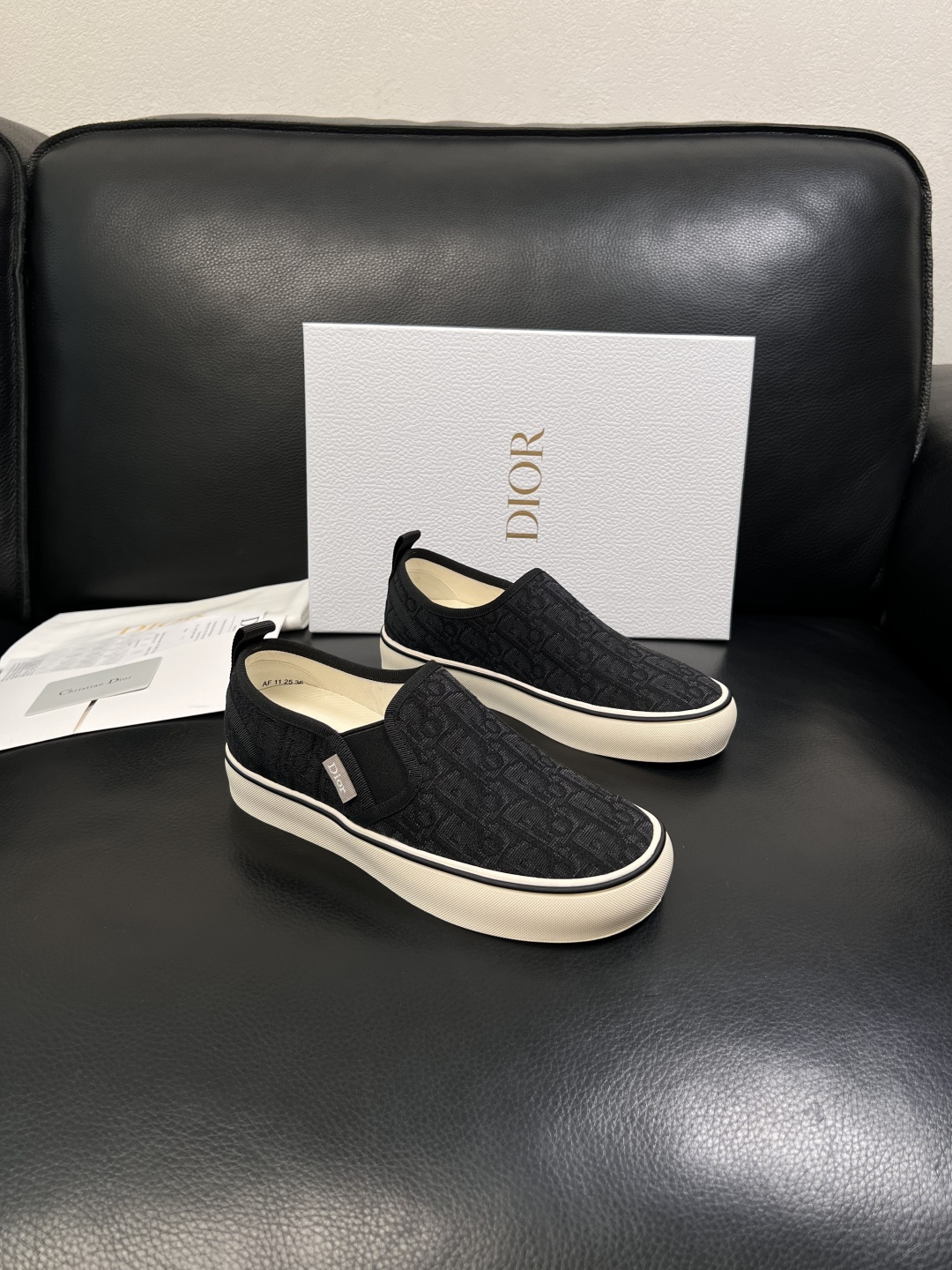 Dior 顶级工艺品 迪奥  专柜同步 原厂配置，意大利进口原版牛皮面料，透气舒适进口水染牛里垫，鞋底：