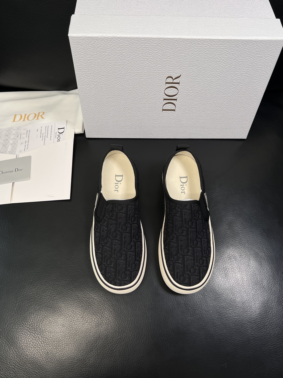 Dior 顶级工艺品 迪奥  专柜同步 原厂配置，意大利进口原版牛皮面料，透气舒适进口水染牛里垫，鞋底：