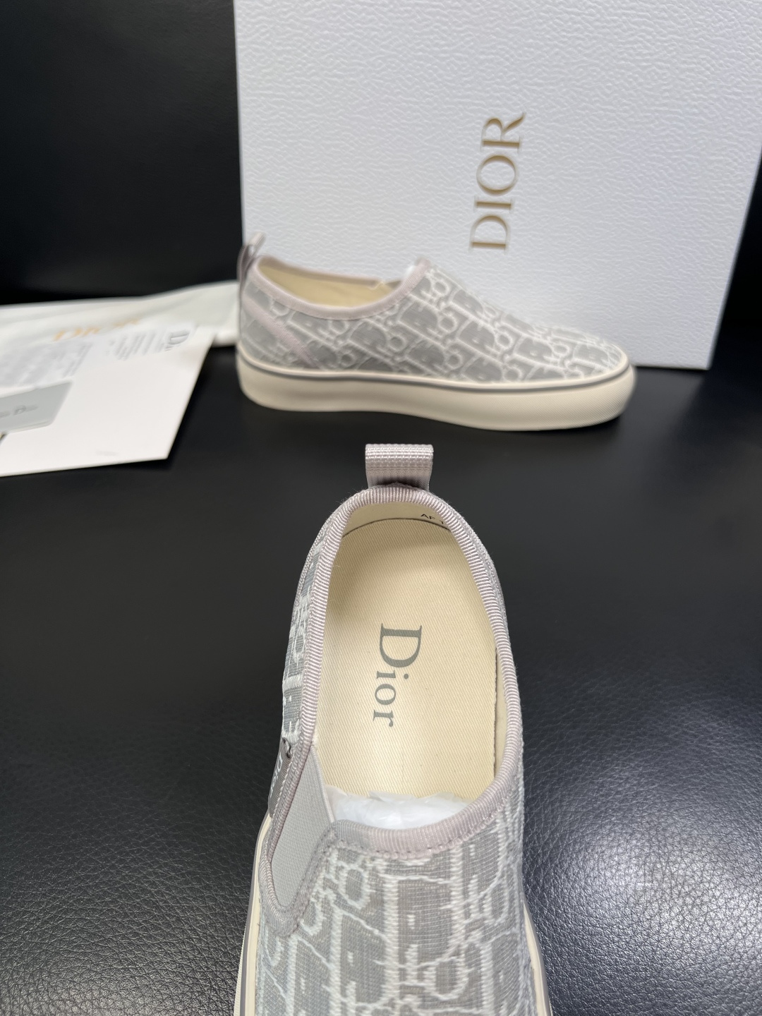 Dior 顶级工艺品 迪奥  专柜同步 原厂配置，意大利进口原版牛皮面料，透气舒适进口水染牛里垫，鞋底：