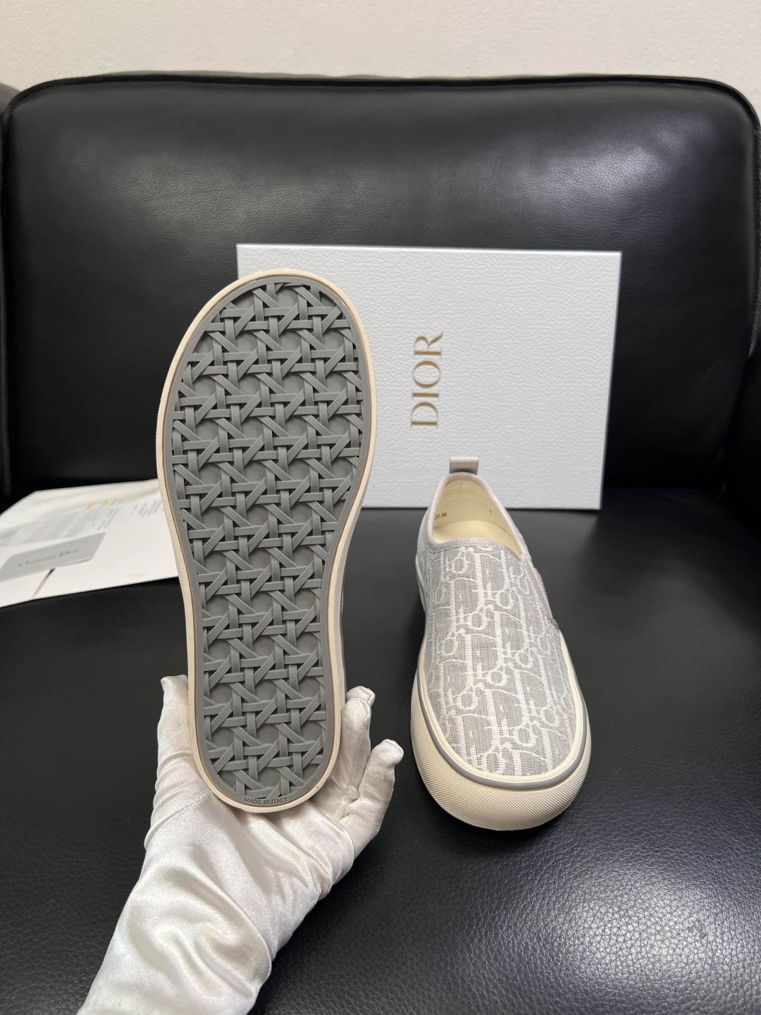 Dior 顶级工艺品 迪奥  专柜同步 原厂配置，意大利进口原版牛皮面料，透气舒适进口水染牛里垫，鞋底：