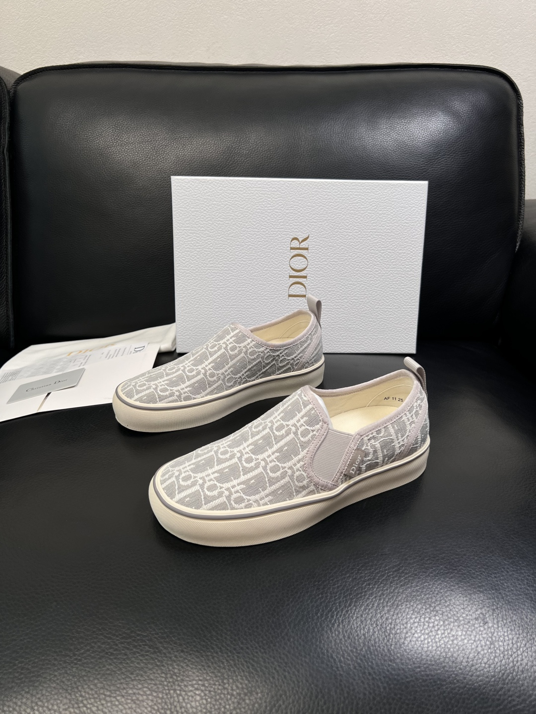 Dior 顶级工艺品 迪奥  专柜同步 原厂配置，意大利进口原版牛皮面料，透气舒适进口水染牛里垫，鞋底：