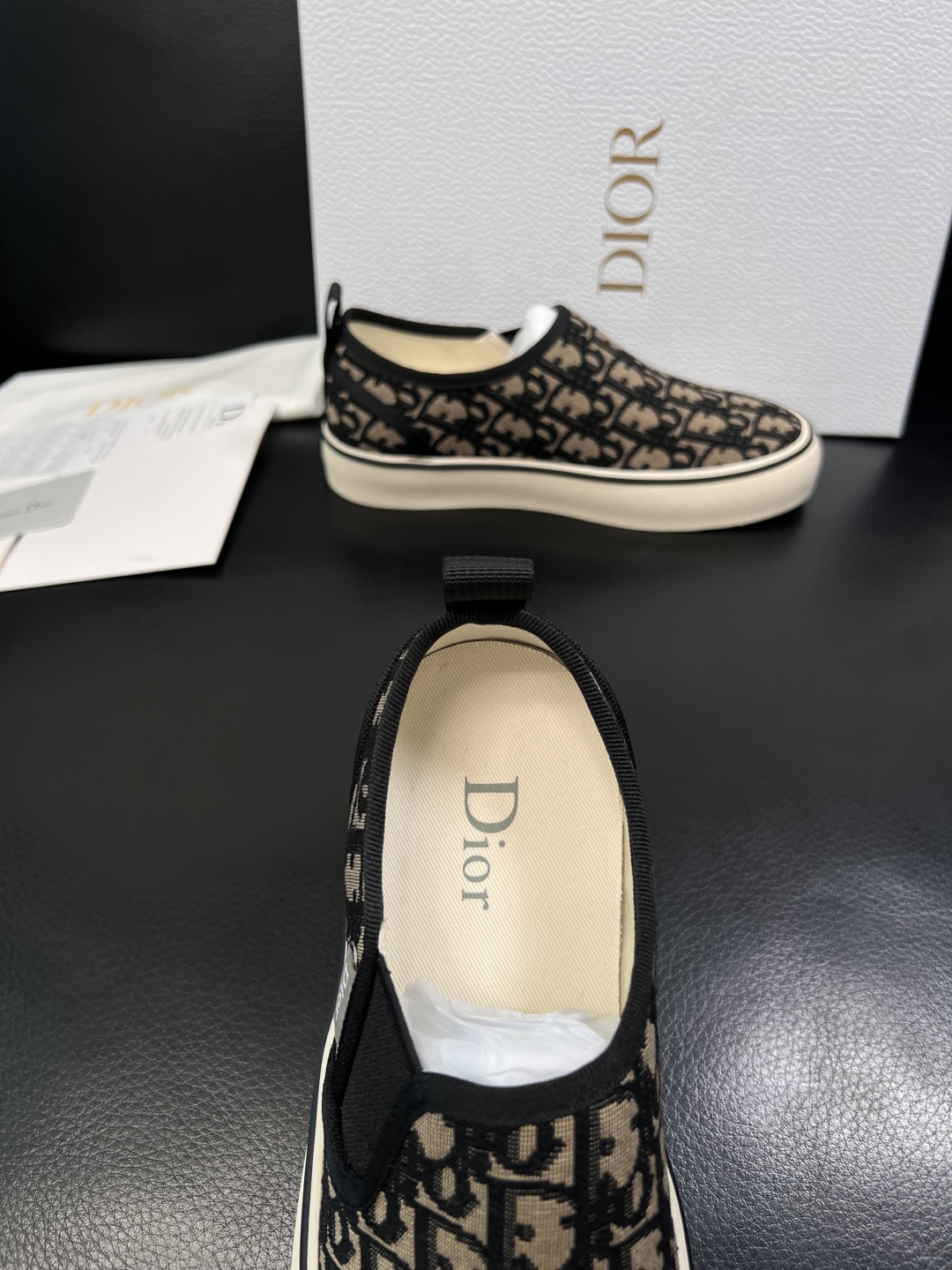 Dior 顶级工艺品 迪奥  专柜同步 原厂配置，意大利进口原版牛皮面料，透气舒适进口水染牛里垫，鞋底：