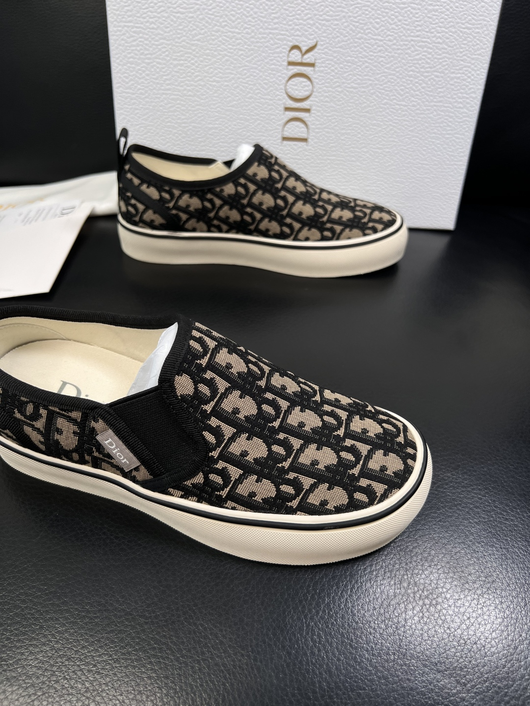 Dior 顶级工艺品 迪奥  专柜同步 原厂配置，意大利进口原版牛皮面料，透气舒适进口水染牛里垫，鞋底：