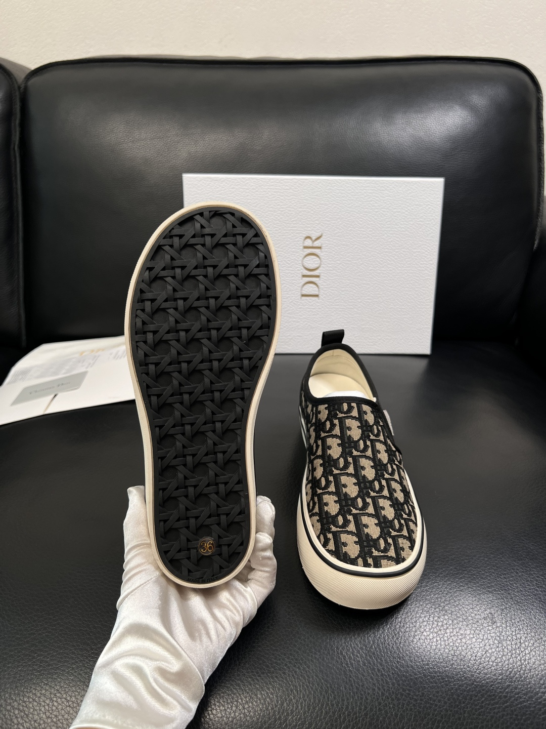 Dior 顶级工艺品 迪奥  专柜同步 原厂配置，意大利进口原版牛皮面料，透气舒适进口水染牛里垫，鞋底：