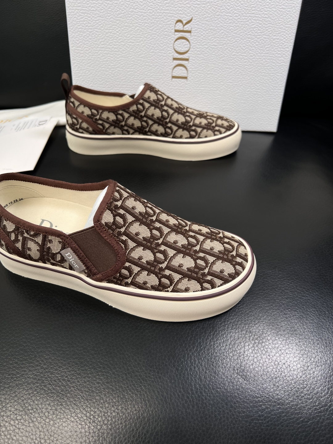 Dior 顶级工艺品 迪奥  专柜同步 原厂配置，意大利进口原版牛皮面料，透气舒适进口水染牛里垫，鞋底：